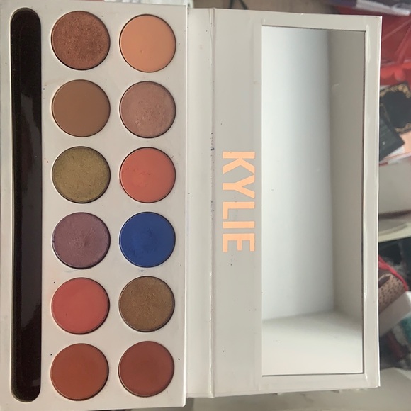 Kylie Cosmetics Other - Kylie cosmetics eyeshadow palette